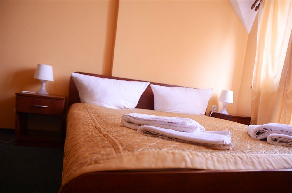Hotel Tyniecki Cracovia Esterno foto