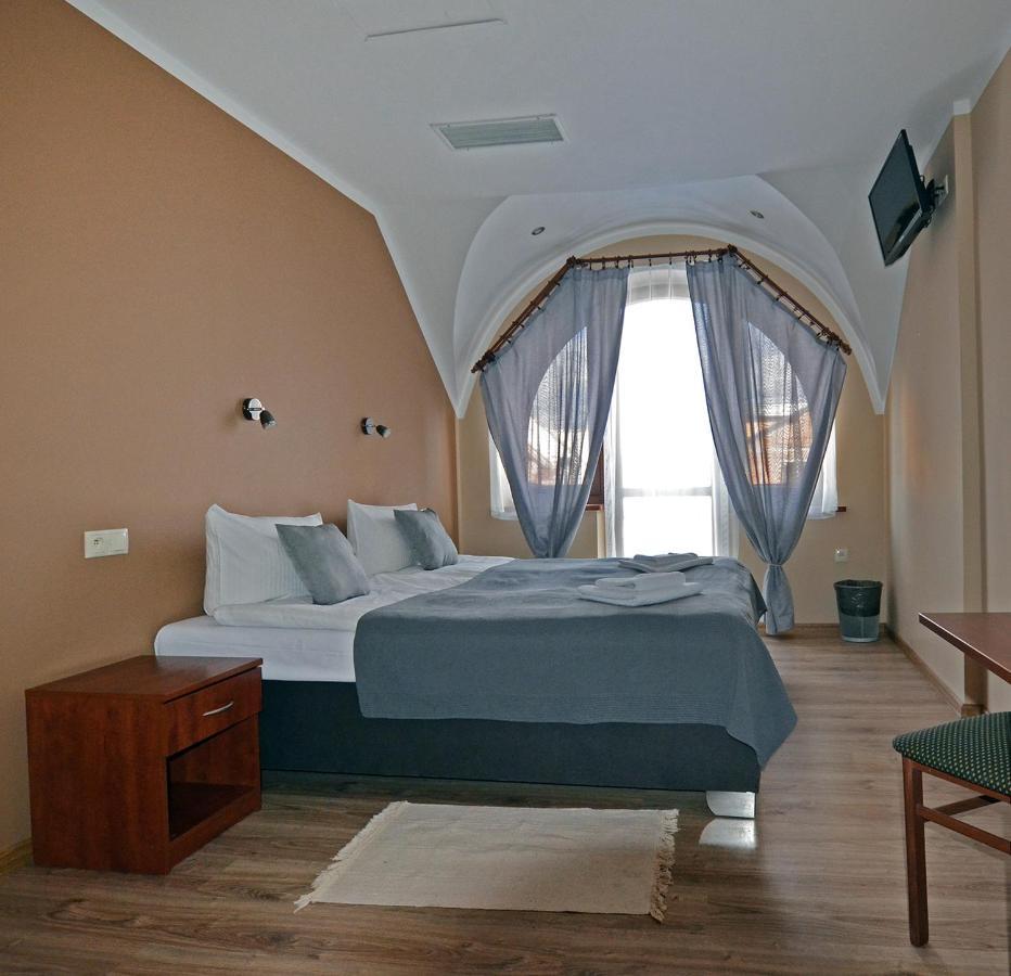 Hotel Tyniecki Cracovia Esterno foto