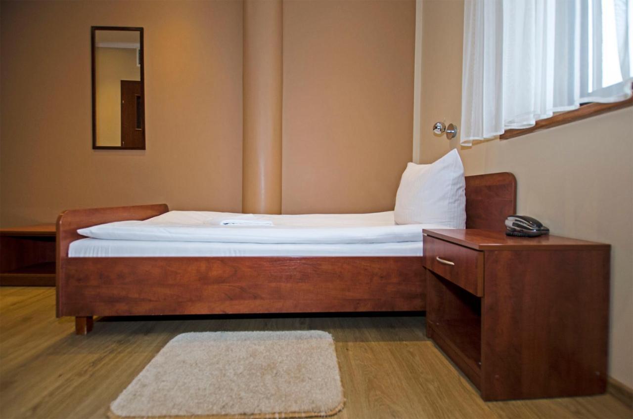 Hotel Tyniecki Cracovia Esterno foto