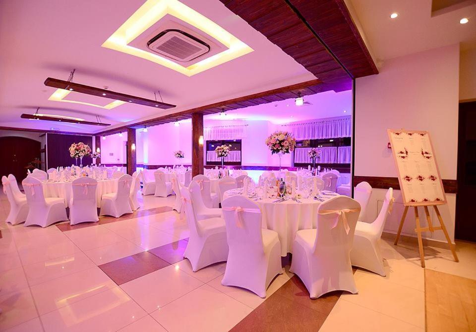 Hotel Tyniecki Cracovia Esterno foto